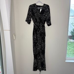 Gracia Jumpsuit Size Medium NWT Floral black white wide leg tie waist flow